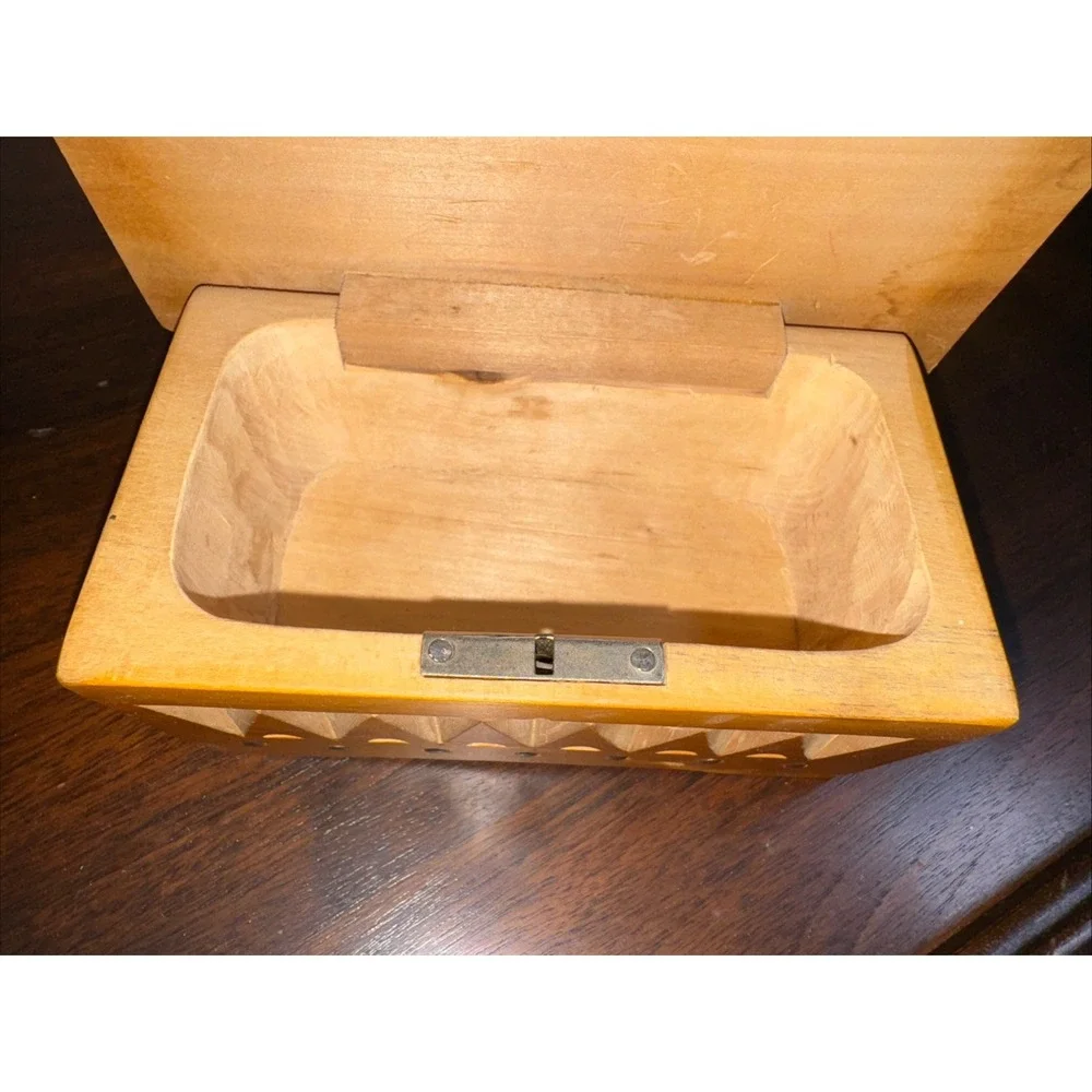Vtg. Hand Rustic Carved Wooden Jewelry‎ Trinket Box. 7.5